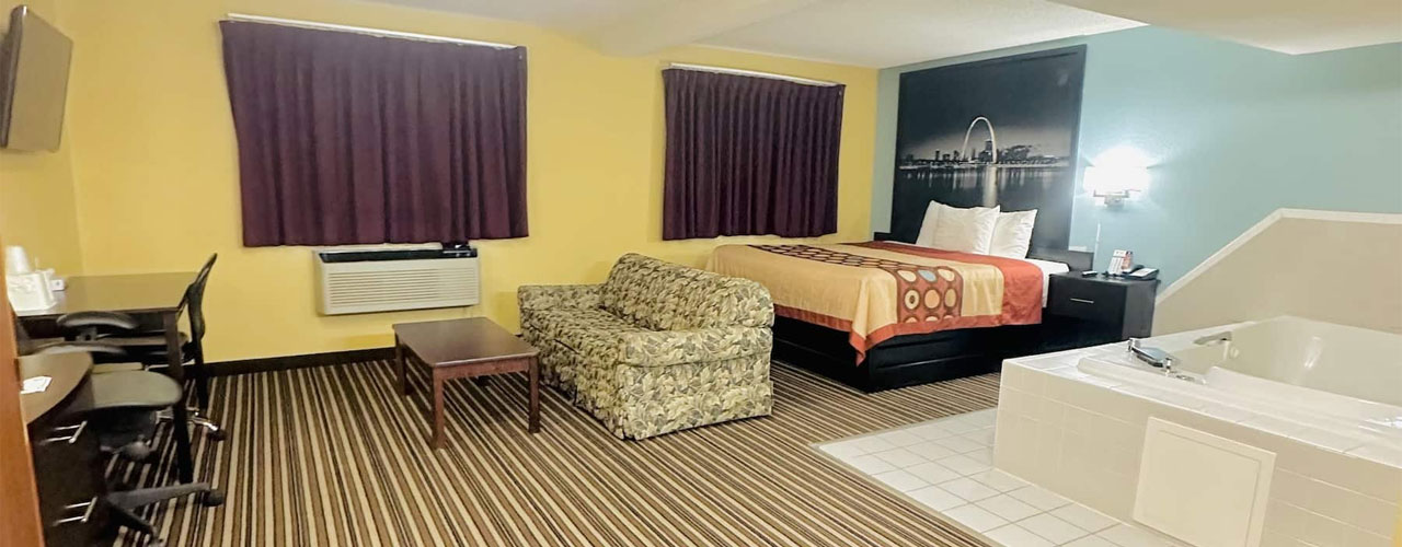 Comfortable Guest Room With Jacuzzi