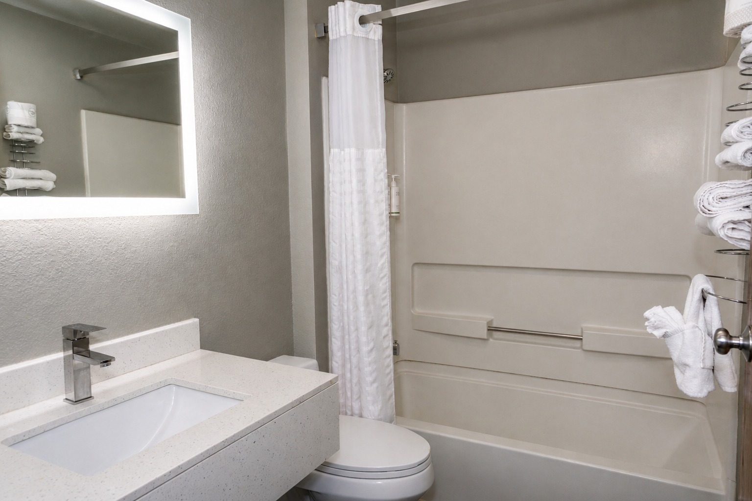 Super 8 by Wyndham Warrenton